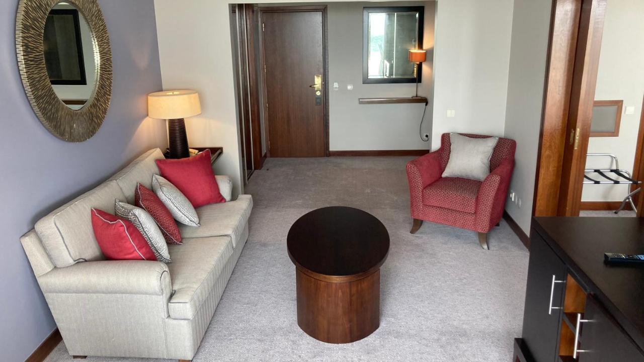 Superior Suite Queen Bed,1149209632:JPEG